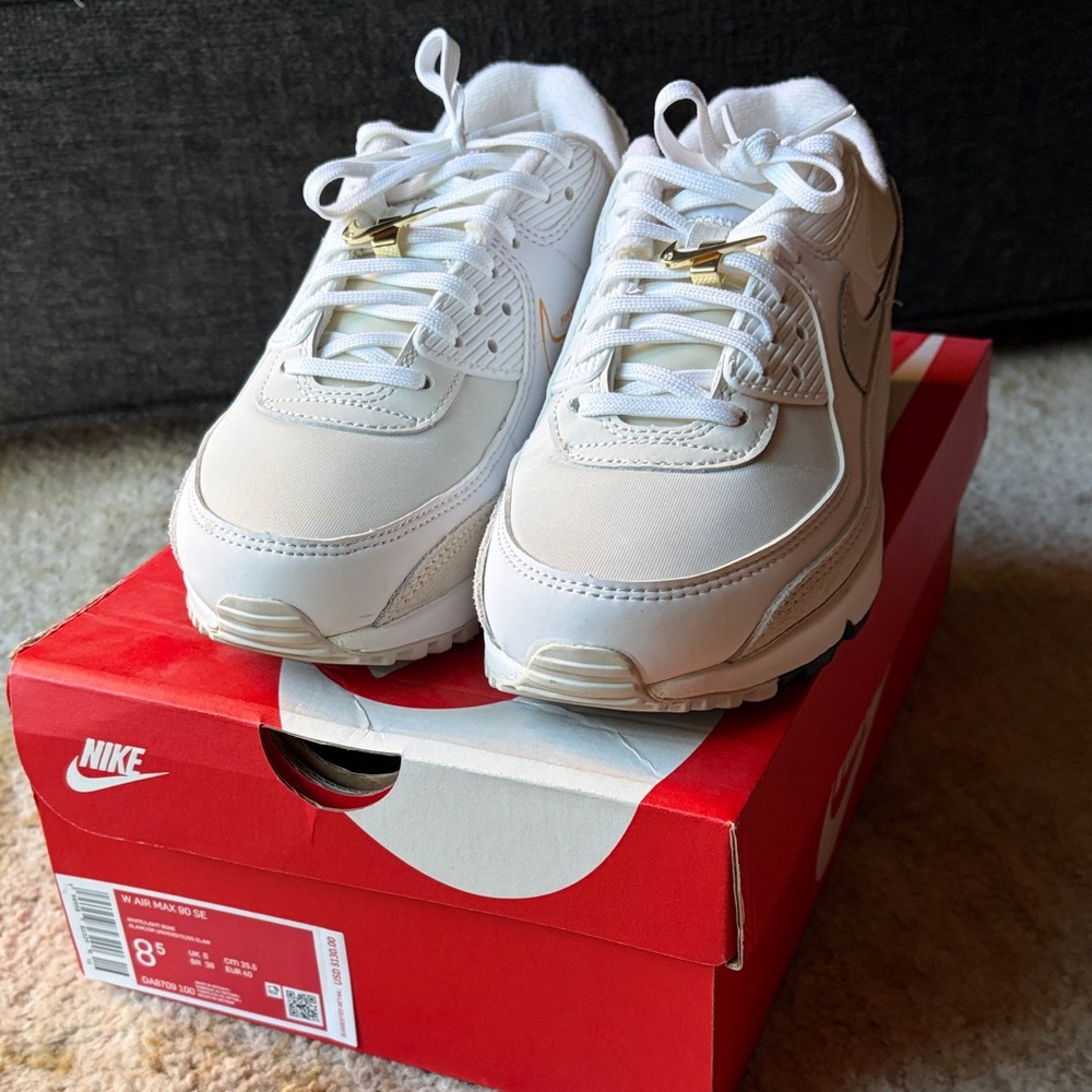 Nike Air Max 90 SE Women’s White/Light Bone Sneakers